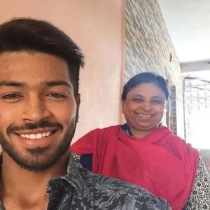 Hardik Pandya with his Mother